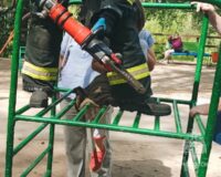 В Фурманове девочка застряла ногой между труб на площадке