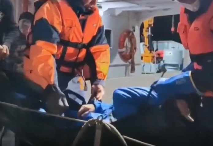 спасли из охотского моря