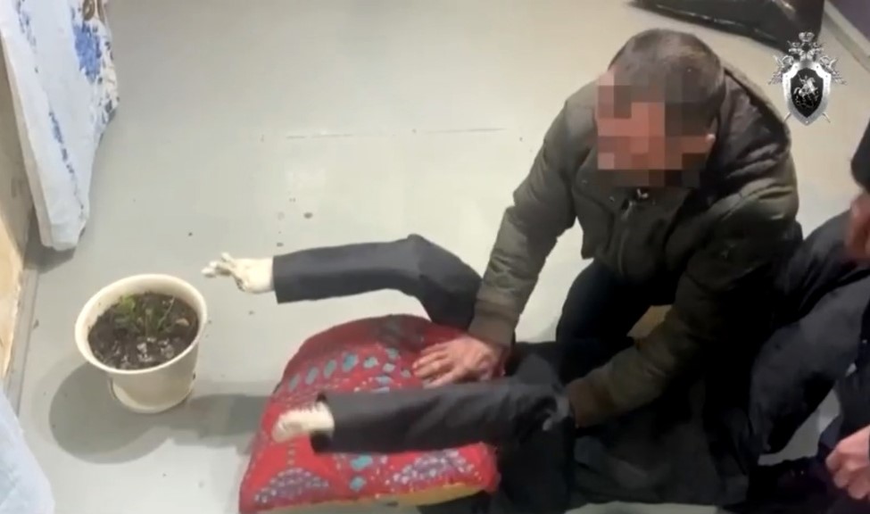 В парфинском посёлке Пола мужчина задушил женщину