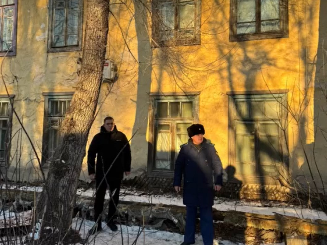 упал с крыши