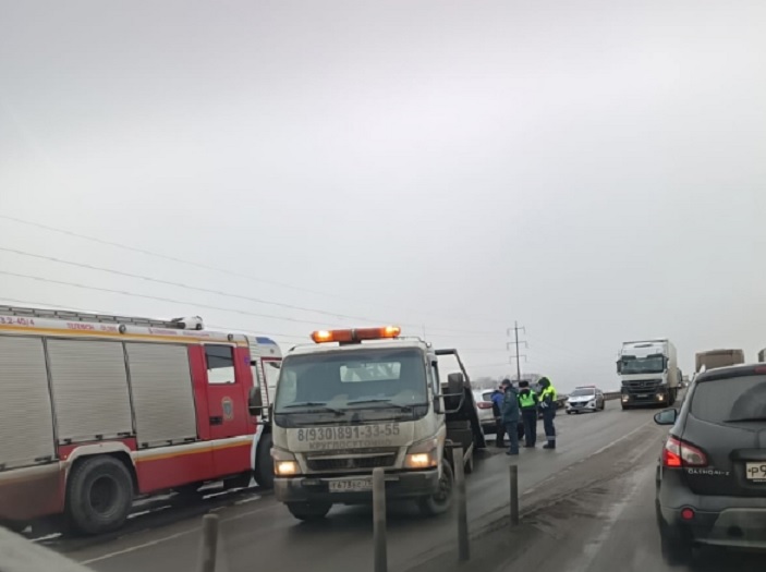 В Туле напротив онкоцентра произошла авария с двумя пострадавшими