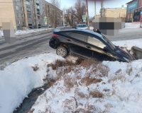 автомобиль в канаве