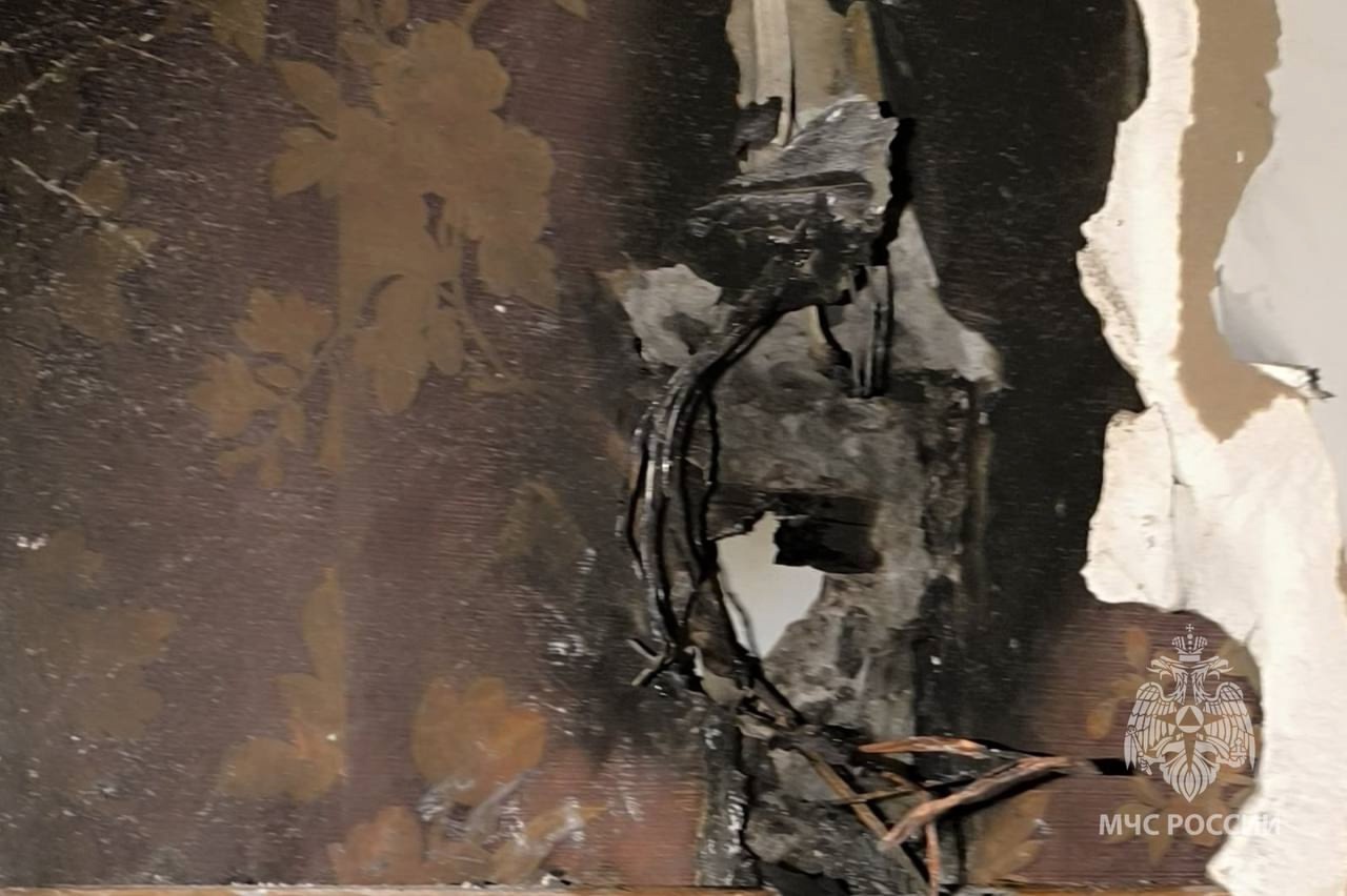 В Кинешме в одной из квартир загорелась стена