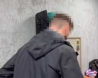 Полицейские задержали компьютерного мастера обманувшего пенсионера в Иванове