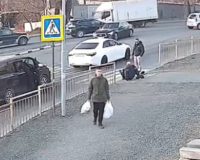 избил пенсионера