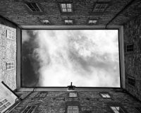 В городе Рязани на улице Вишневой женщина упала с 10-го этажа