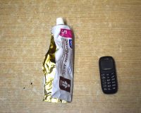 В Рязани в следственный изолятор сотрудники в тюбике с мазью обнаружили мобильник