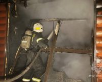 В Иванове загорелись крыша дома и баня