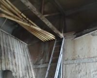 В Тульской области рабочий во время ремонта потолка упал с лестницы и погиб