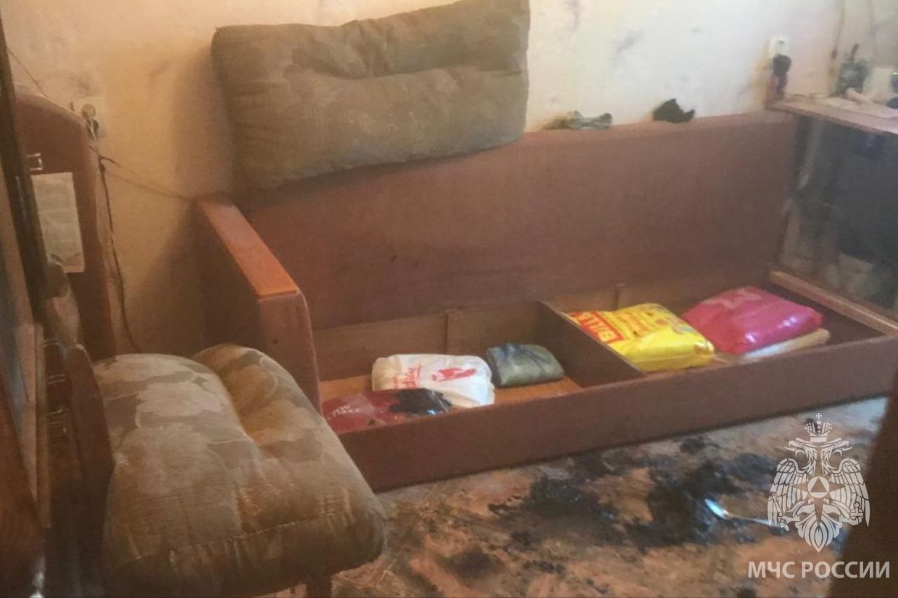 В Заволжске мужчина уснул с непотушенной сигаретой в руке