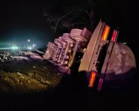 бензовоз опрокинулся