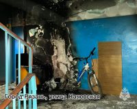 В городе Рязани в многоквартирном доме загорелся подъезд