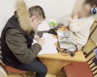 В Туле полицейские избили наркокурьеров и хотели выпустить их за взятку