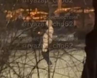 В городе Рязани голый мужчина устроил перед сотрудниками полиции стриптиз