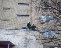 упал на козырек