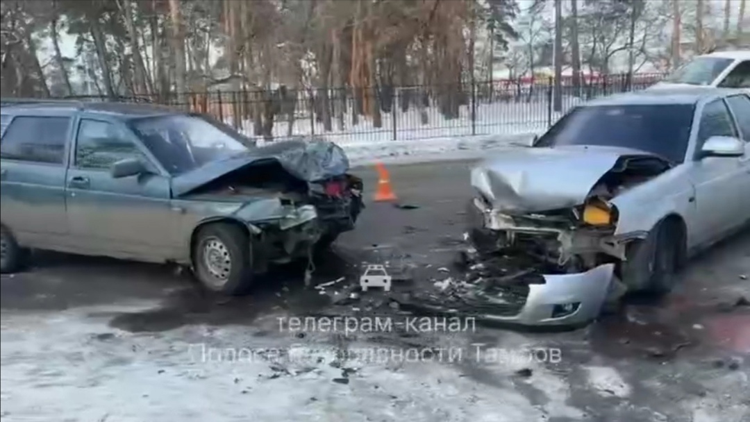 В Тамбовском округе в тройной аварии пострадали водители легковушек