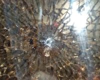 В Великом Новгороде подростки обстреляли маршрутный автобус