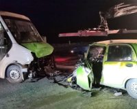 большой автобус смял маленький матиз