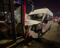 троллейбус, маршрутка и автомобиль столкнулись в Челябинске