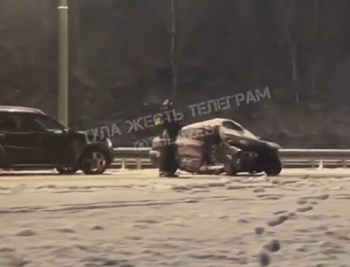 Под Тулой из-за резко выпавшего снега на трассе столкнулись 12 машин