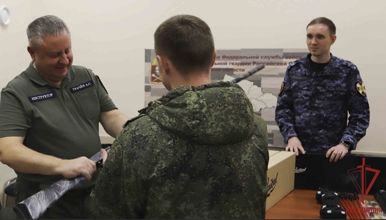 В Туле директор образовательной организации сдал Росгвардии пять новых ружей