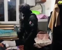 Уулу обзавёлся фальшивым паспортом, явился в банк и, разоблачённый, раскидал стражей порядка