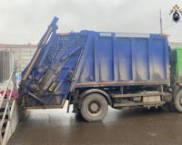 В Тульской области грузчика раздавило прессом в кузове мусоровоза