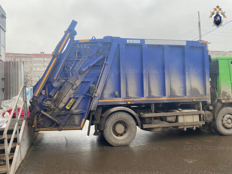 В Тульской области грузчика раздавило прессом в кузове мусоровоза