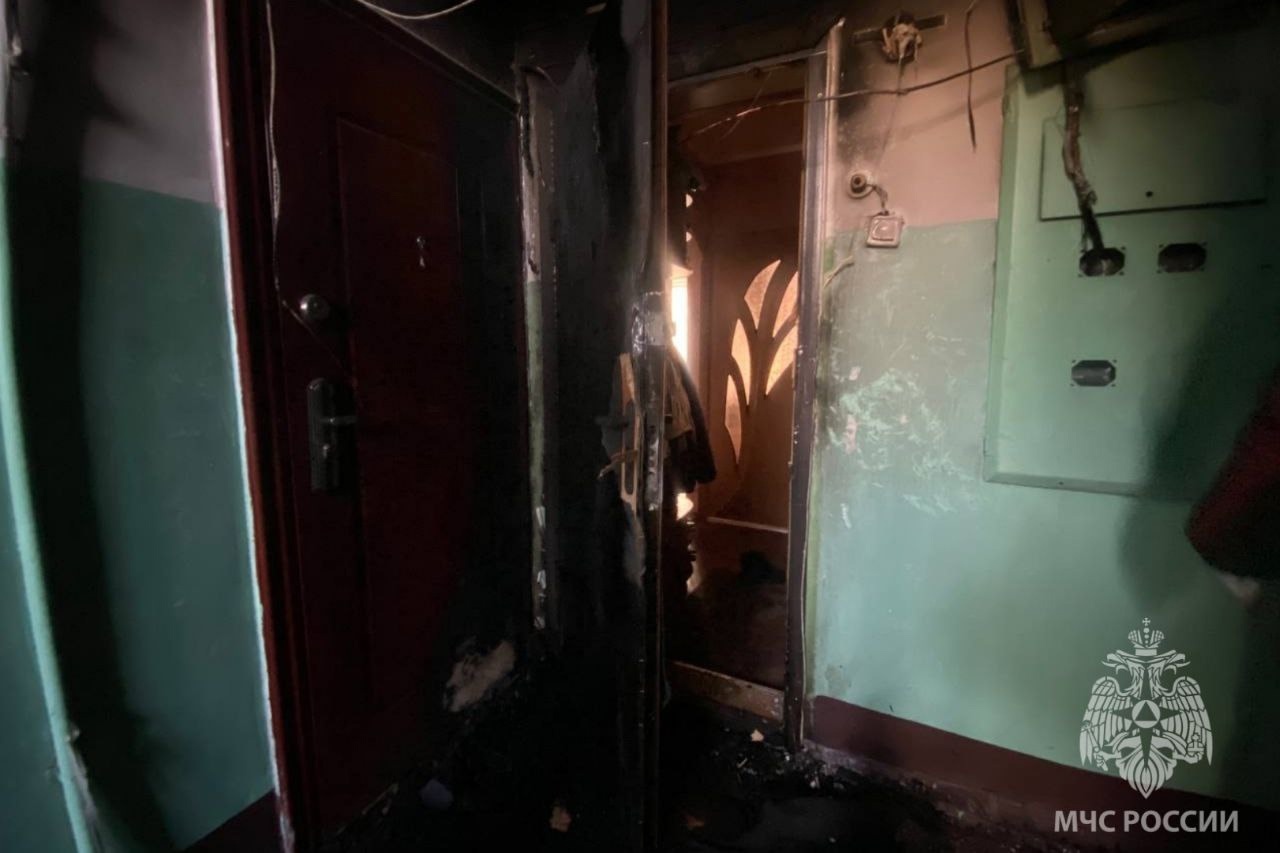 В Тейкове неизвестные подожгли входную дверь квартиры