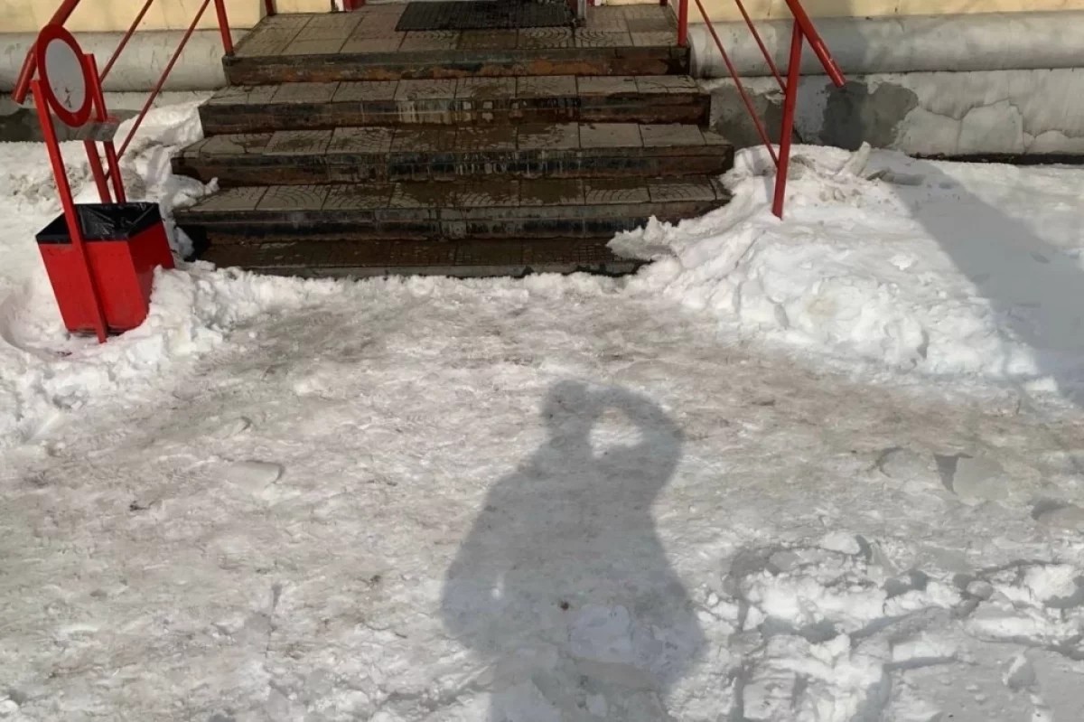 лед упал на ребенка