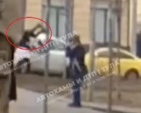 В Туле вылетевшая от удара в ДТП «Лада» сбила на тротуаре пенсионерку