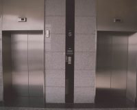 В 19 многоквартирных домах в Рязанской области заменят 48 лифтов
