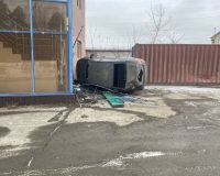 машина врезалась в здание
