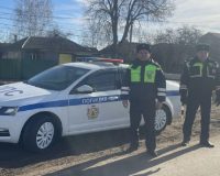 В Рязанской области сотрудники Госавтоинспекции спасли задыхавшегося ребенка