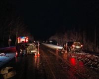 В Новгородской области при лобовом столкновении «Лэнд Крузер» смял «Ладу»