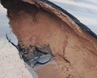 В Окуловском районе под землю ушёл асфальт на дороге