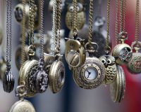 В Рязани продавец отлучился в туалет, и рецидивист украл из магазина пять часов