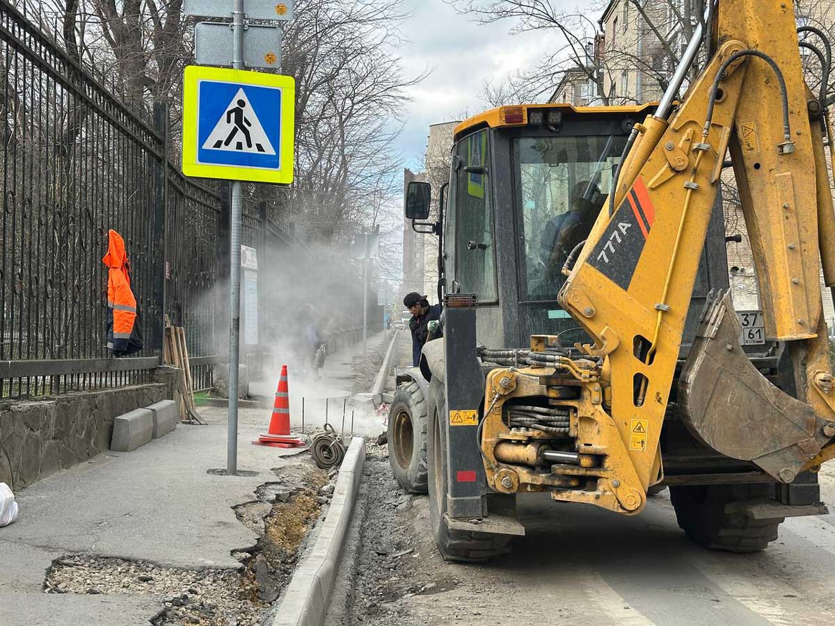 Александр Скрябин поручил усилить контроль за качеством ремонта городских дорог