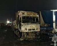 В Иванове сгорел грузовик с полуприцепом