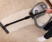 В Рязани мужчину и его сожительницу осудили за присвоение арендованного пылесоса