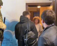 За получении мзды в 1,4 млн рублей в Новгороде задержана начальник отдела фонда капремонта