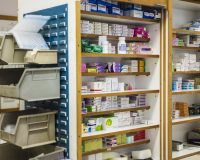 В Рязани поздно вечером неадекватный вахтовик ограбил аптечный пункт в поликлинике и там же заснул