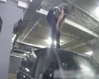 В Москве росгвардейцы задержали мужчину, забравшегося на крышу внедорожника