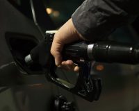 Росстат: в апреле подросли цены на бензин и дизельное топливо