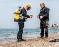 Водолазы МЧС очищают дно Черного моря от мазута в Керченском проливе и возле Анапы
