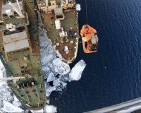 В Магаданской области спасатели эвакуировали моряка с судна в Охотском море