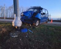 В Рязанской области легковой автомобиль «Дэу Матиз» врезался в столб