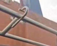 грузовой корабль зацепил рыбаков