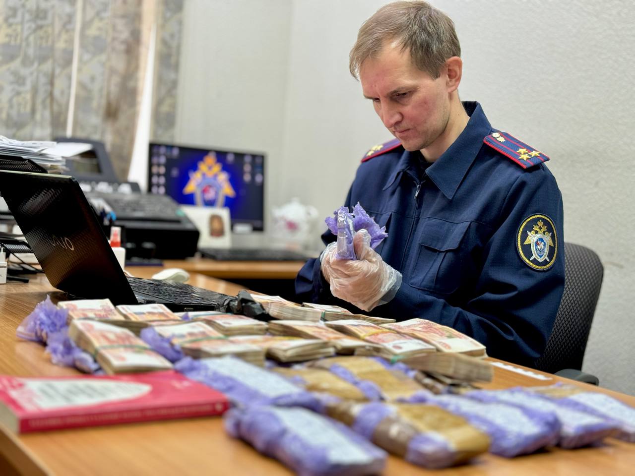 В Новгороде покровительство высокопоставленного полицейского стоило миллион рублей