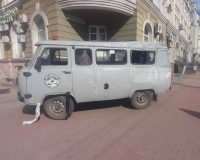 Неуправляемая «буханка»: в Рязани УАЗ протаранил автобус и въехал в салон красоты